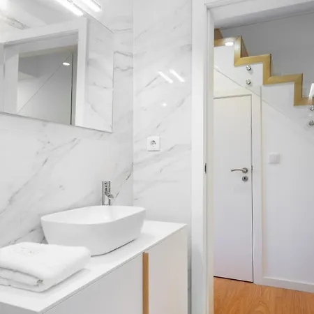 Апартаменты Whome Riverside View Premium W/ Ac & Terrace *